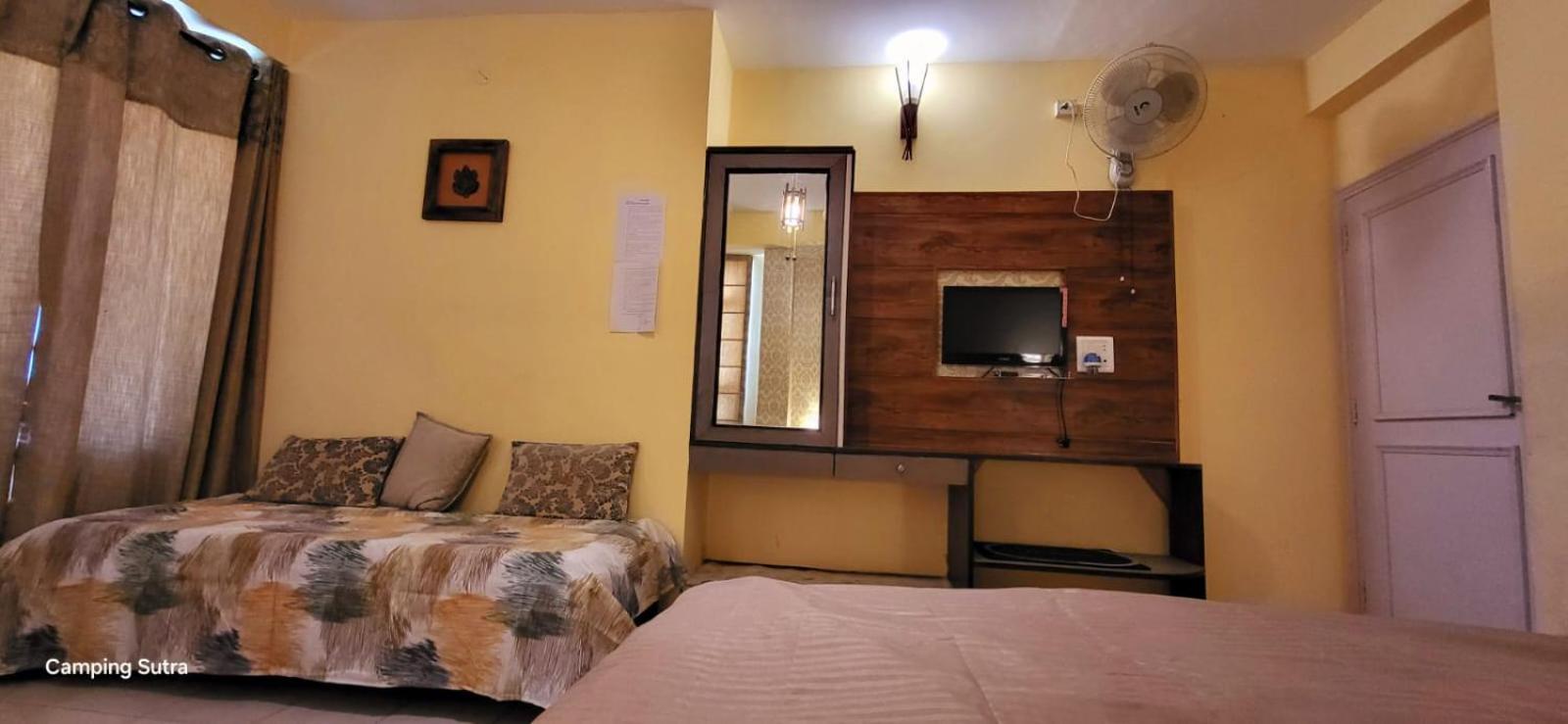 Hotel The Club Nine Mukteshwar Buitenkant foto