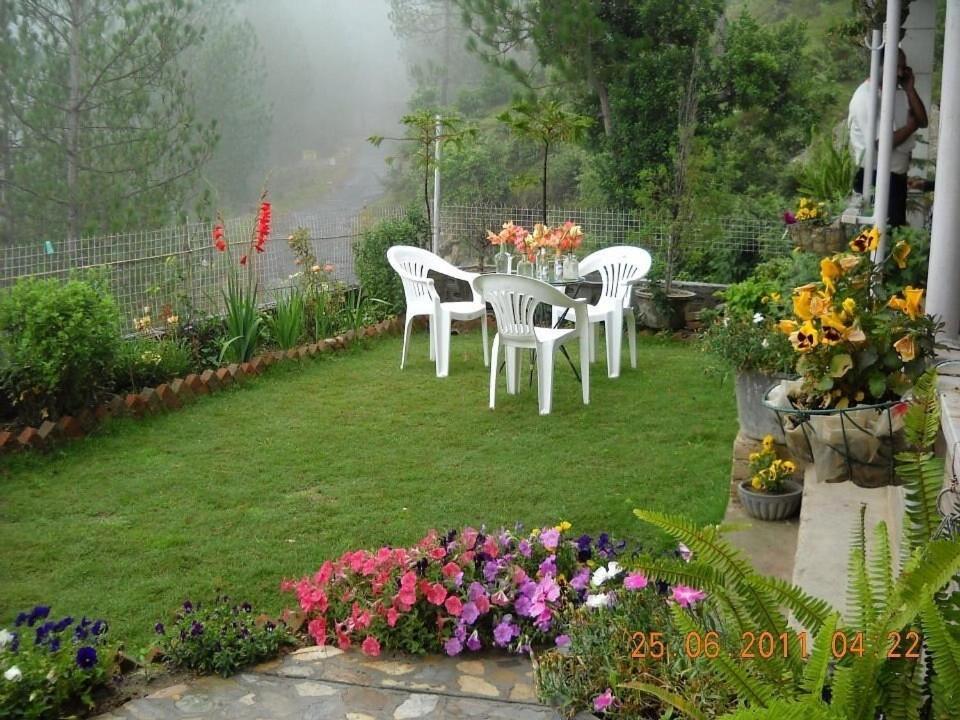 Hotel The Club Nine Mukteshwar Buitenkant foto
